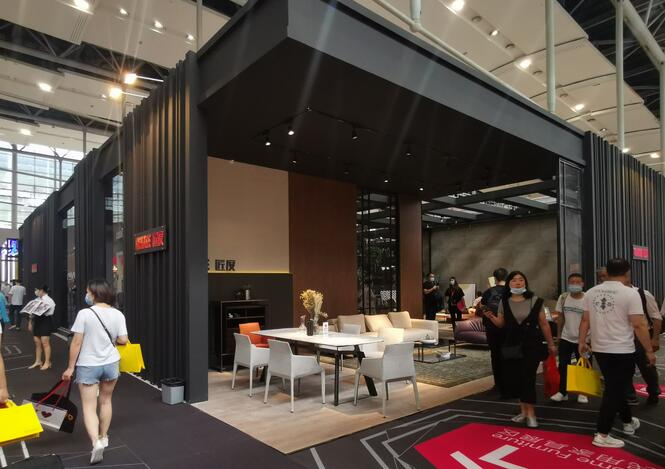 該如何設(shè)計搭建大型展臺？